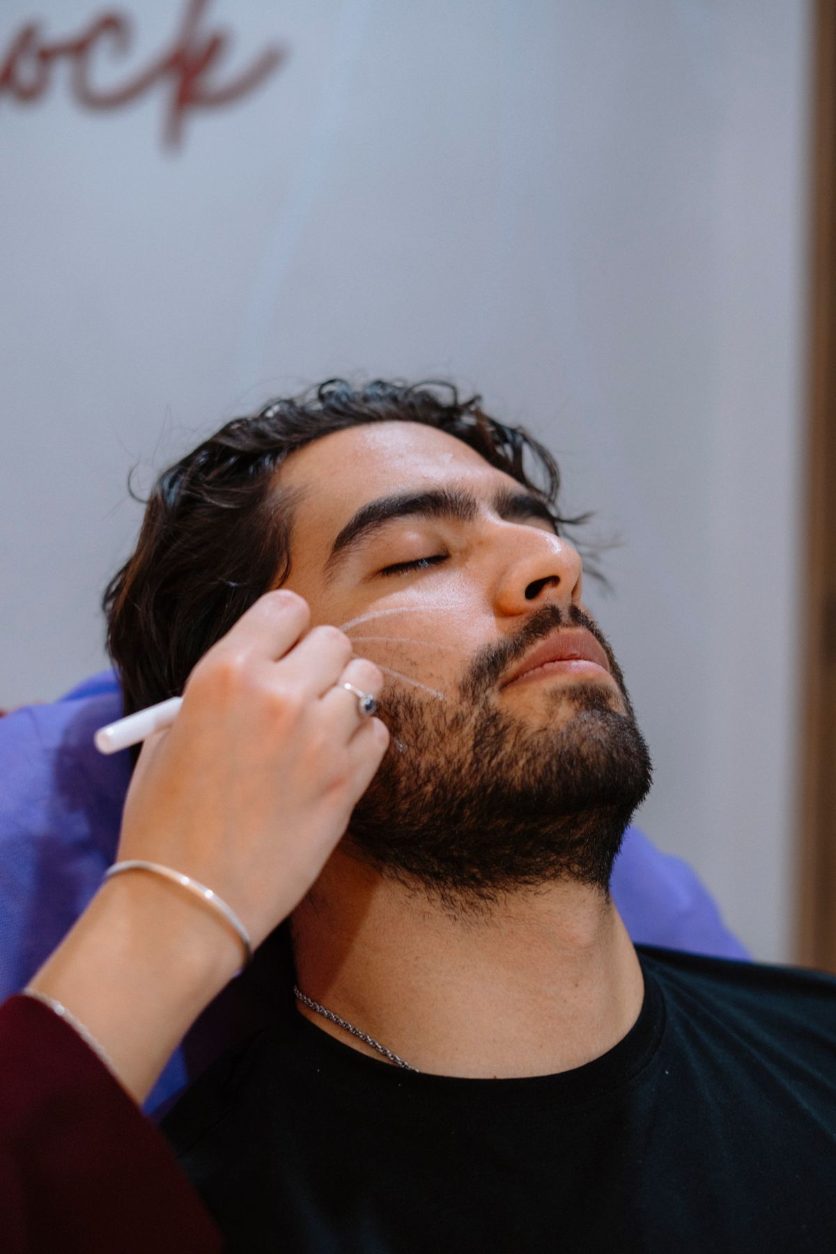 Do Korean men wear makeup? 8 things a man can book in Seoul